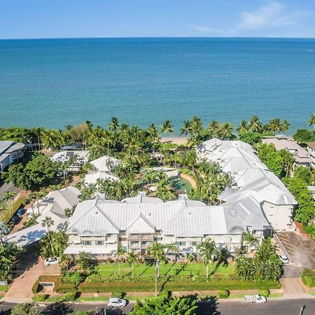 Coral Sands Beachfront Resort Тринити Бич Экстерьер фото