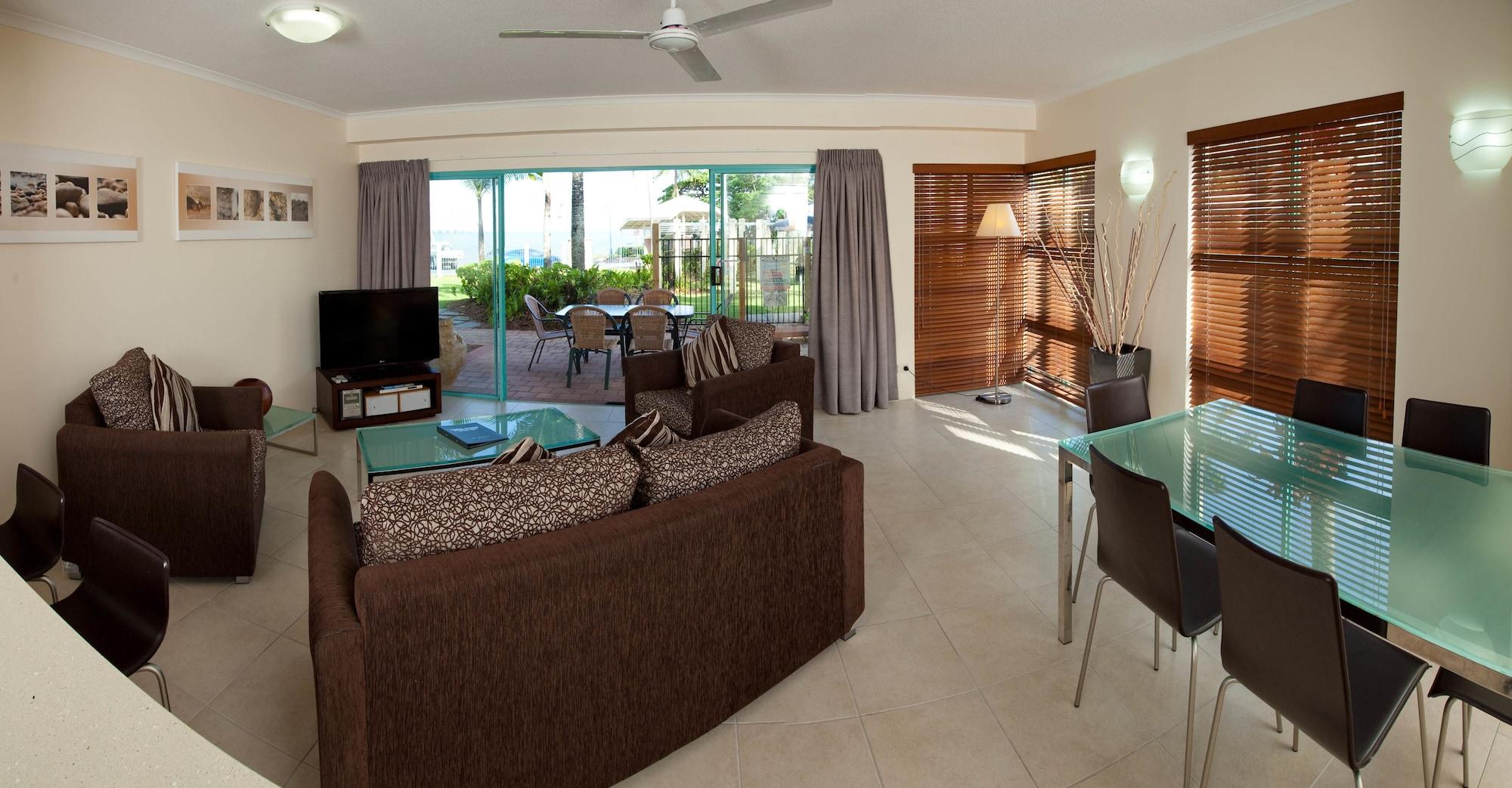 Coral Sands Beachfront Resort Тринити Бич Экстерьер фото