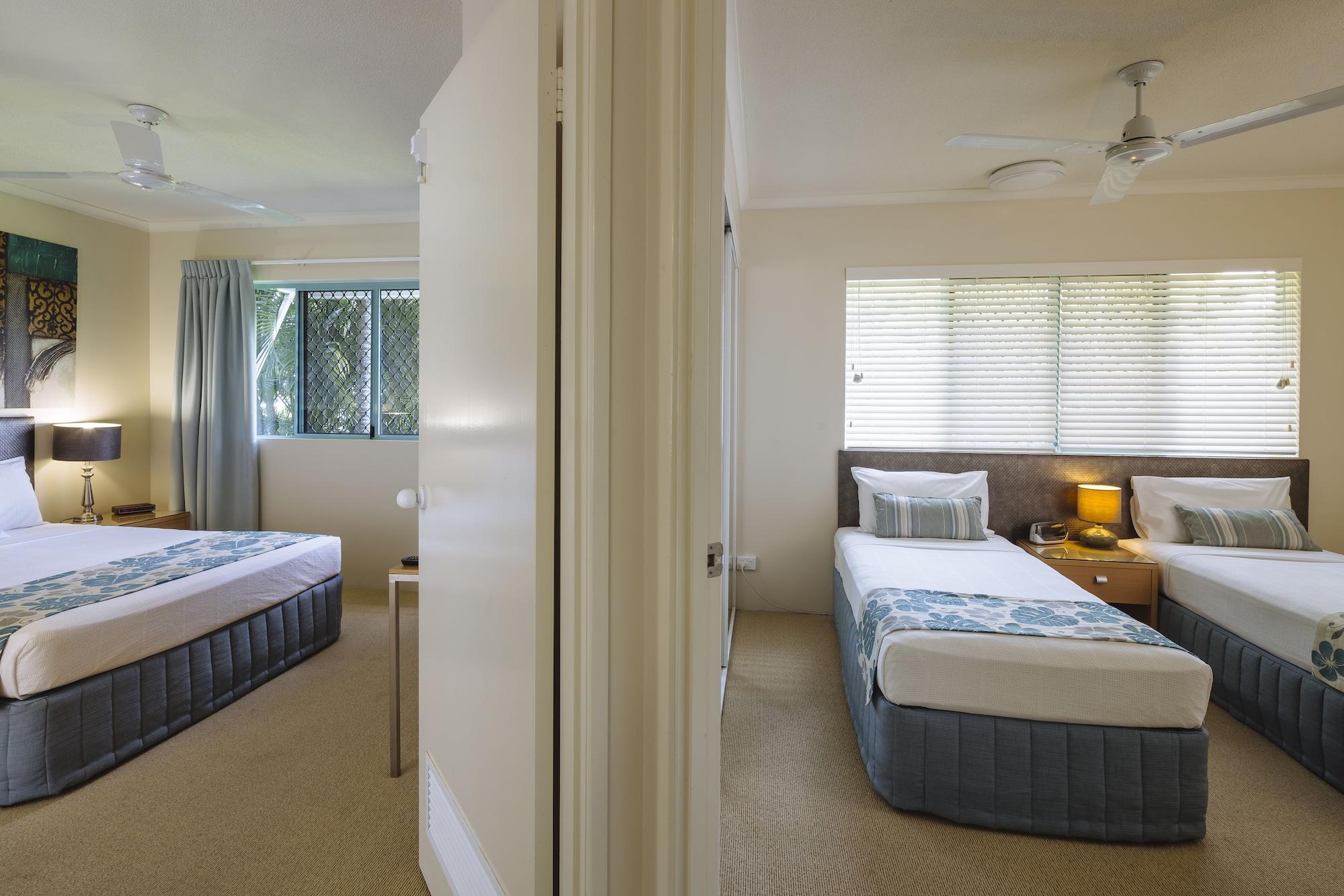 Coral Sands Beachfront Resort Тринити Бич Экстерьер фото