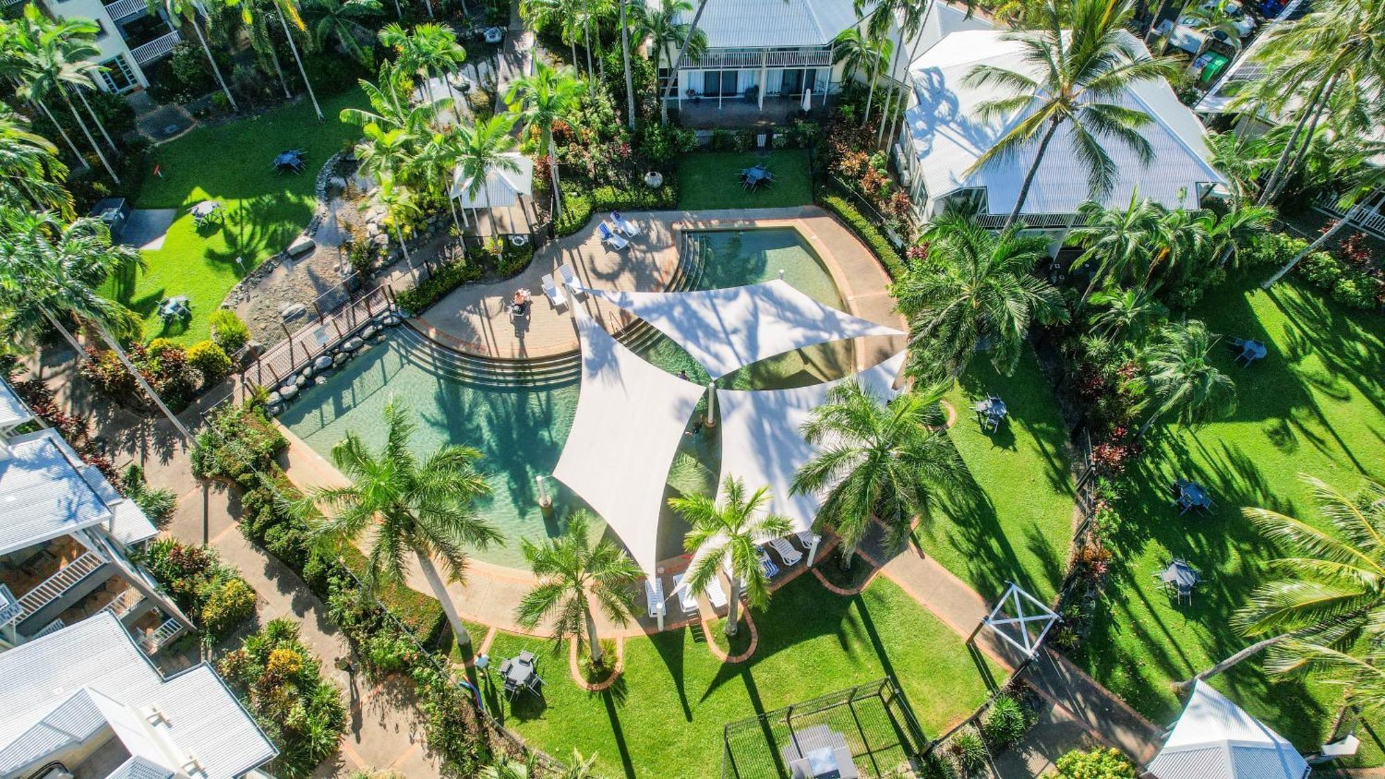 Coral Sands Beachfront Resort Тринити Бич Экстерьер фото