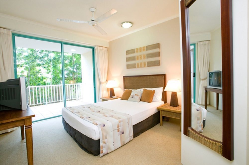 Coral Sands Beachfront Resort Тринити Бич Экстерьер фото