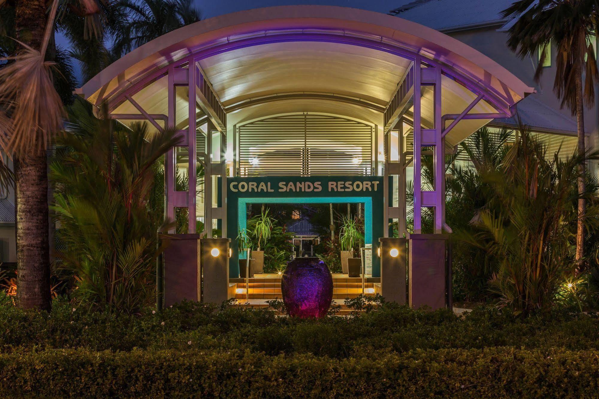 Coral Sands Beachfront Resort Тринити Бич Экстерьер фото