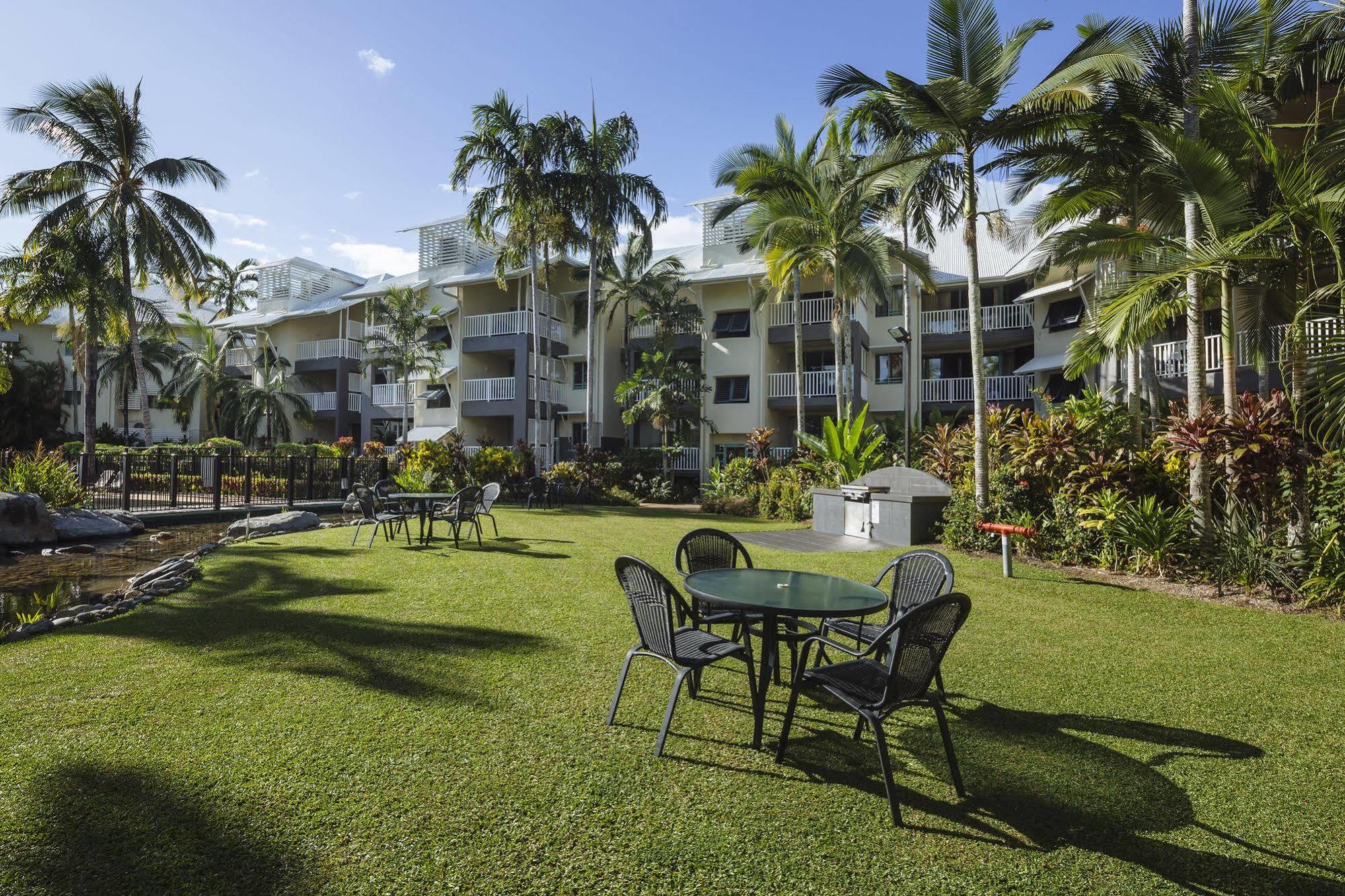 Coral Sands Beachfront Resort Тринити Бич Экстерьер фото