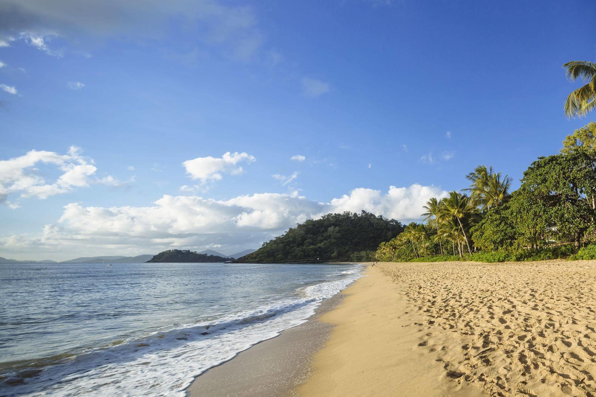 Coral Sands Beachfront Resort Тринити Бич Экстерьер фото