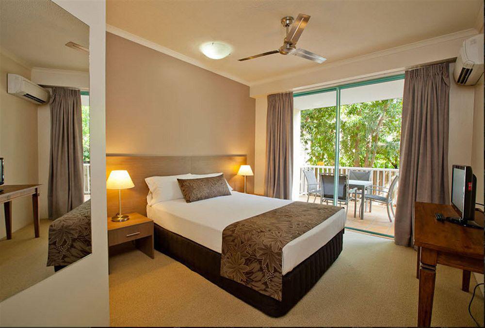 Coral Sands Beachfront Resort Тринити Бич Экстерьер фото